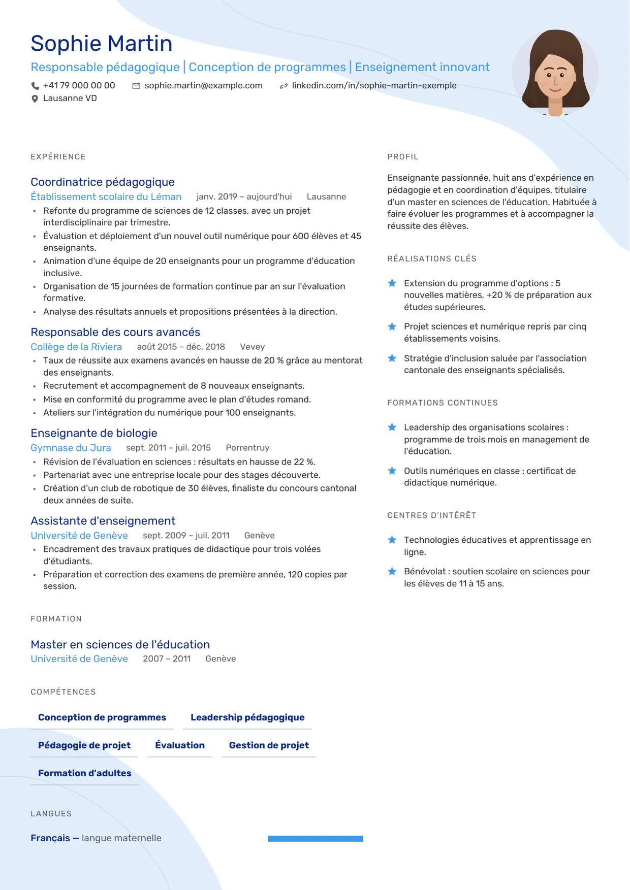 Exemple de CV fictif au nom de Sophie Martin, modèle Élégant