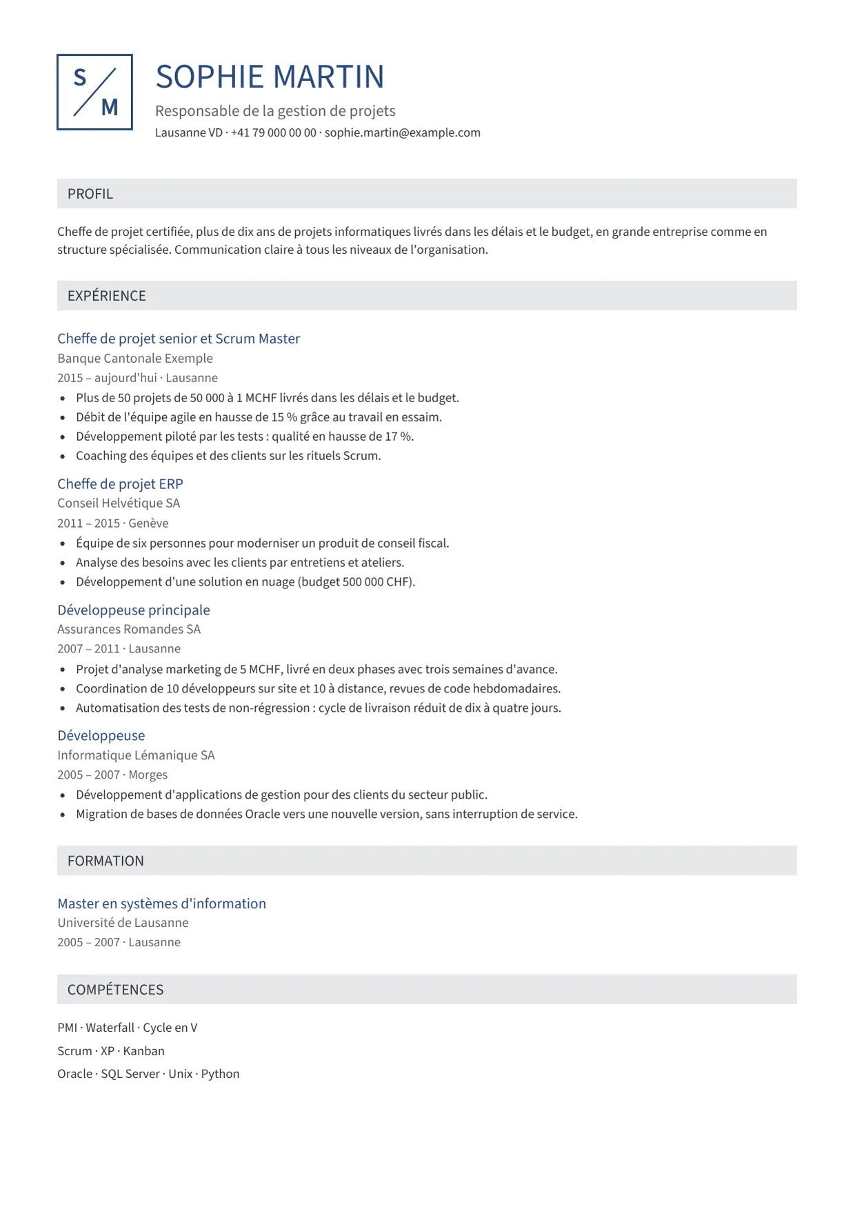 Exemple de CV fictif au nom de Sophie Martin, modèle Monogramme