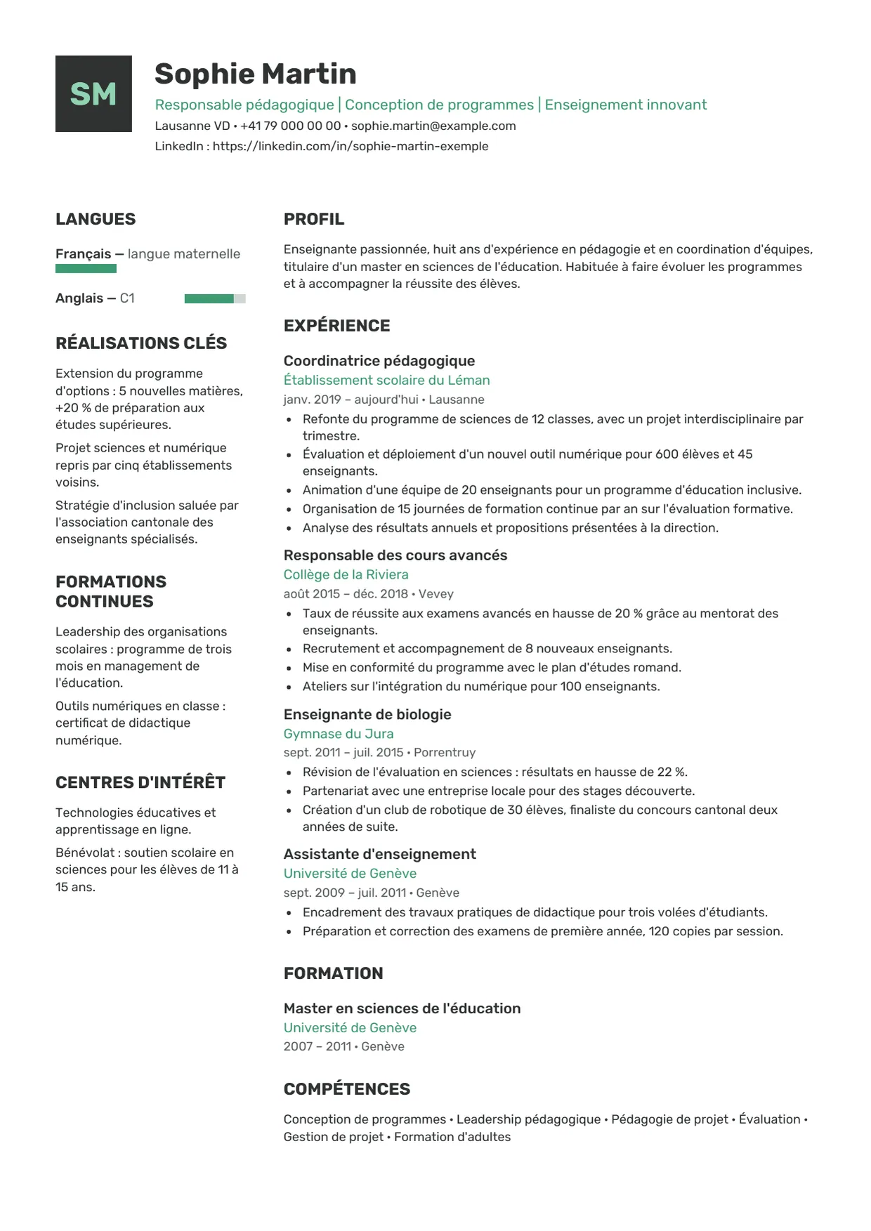 Exemple de CV fictif au nom de Sophie Martin, modèle Initiale