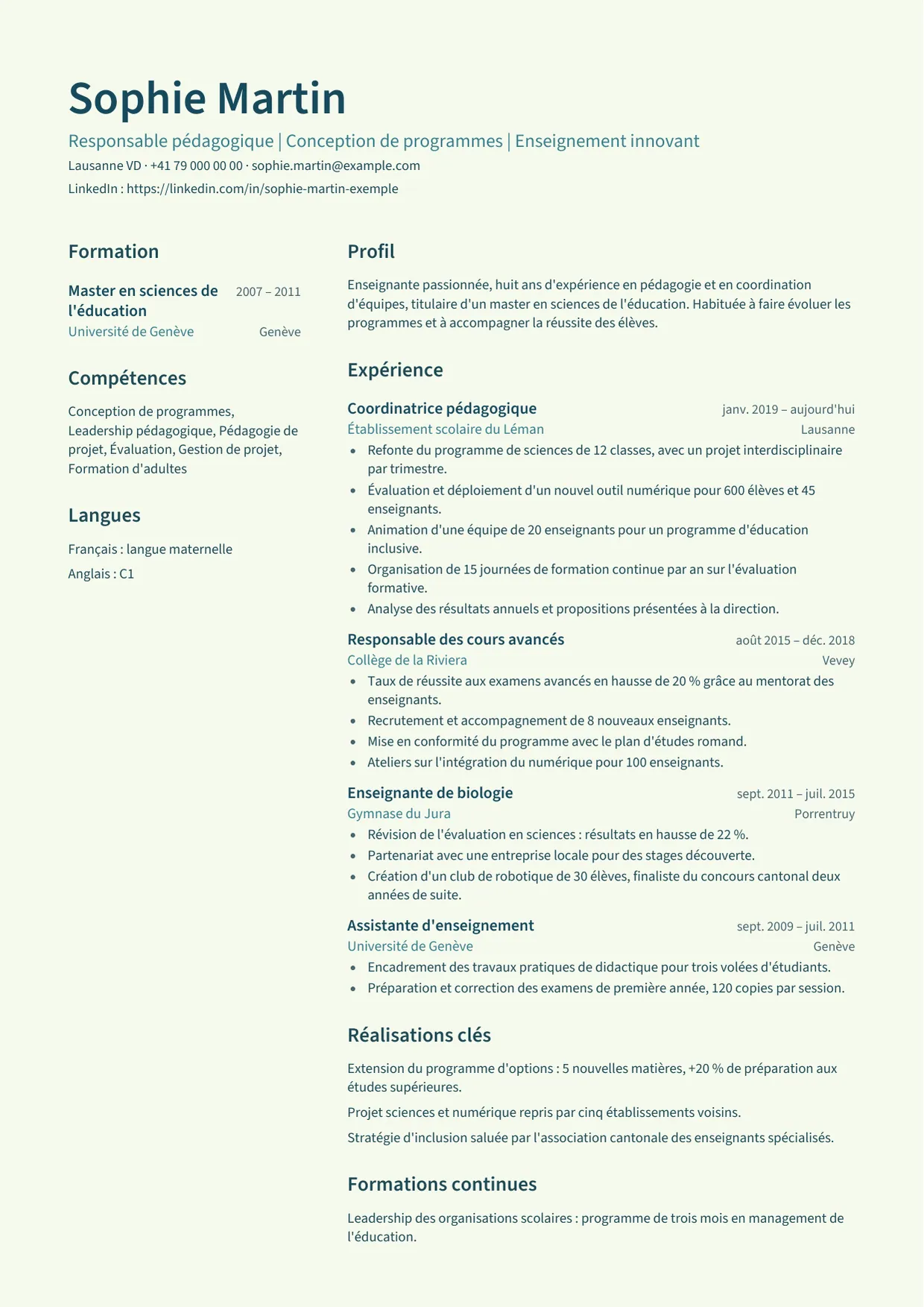 Exemple de CV fictif au nom de Sophie Martin, modèle Menthe